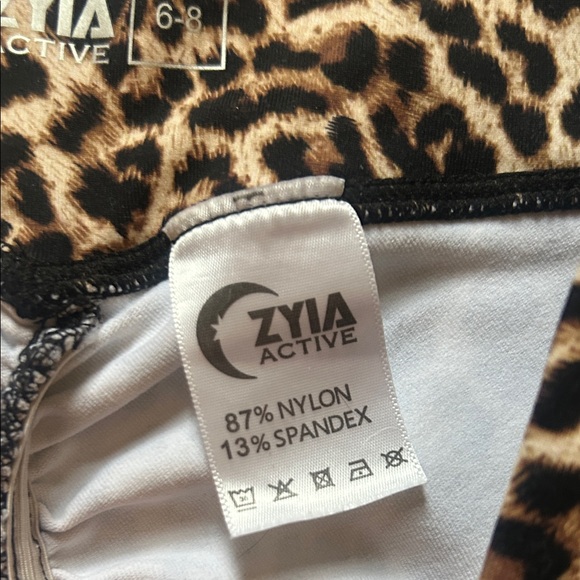 Zyia  Leopard Print Leggings - Picture 3 of 7